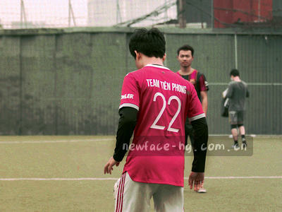 平板电脑斜放，展示界面